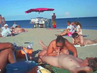 Milf piha ji fant na goli plaža s voajerji