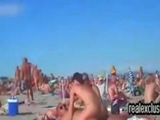 Javno goli plaža svinger seks posnetek v poletje 2015