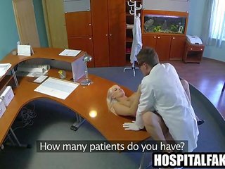 Blondinke bolnik pridobivanje zajebal težko na a desks na zdravniki receptionist miza 720 4